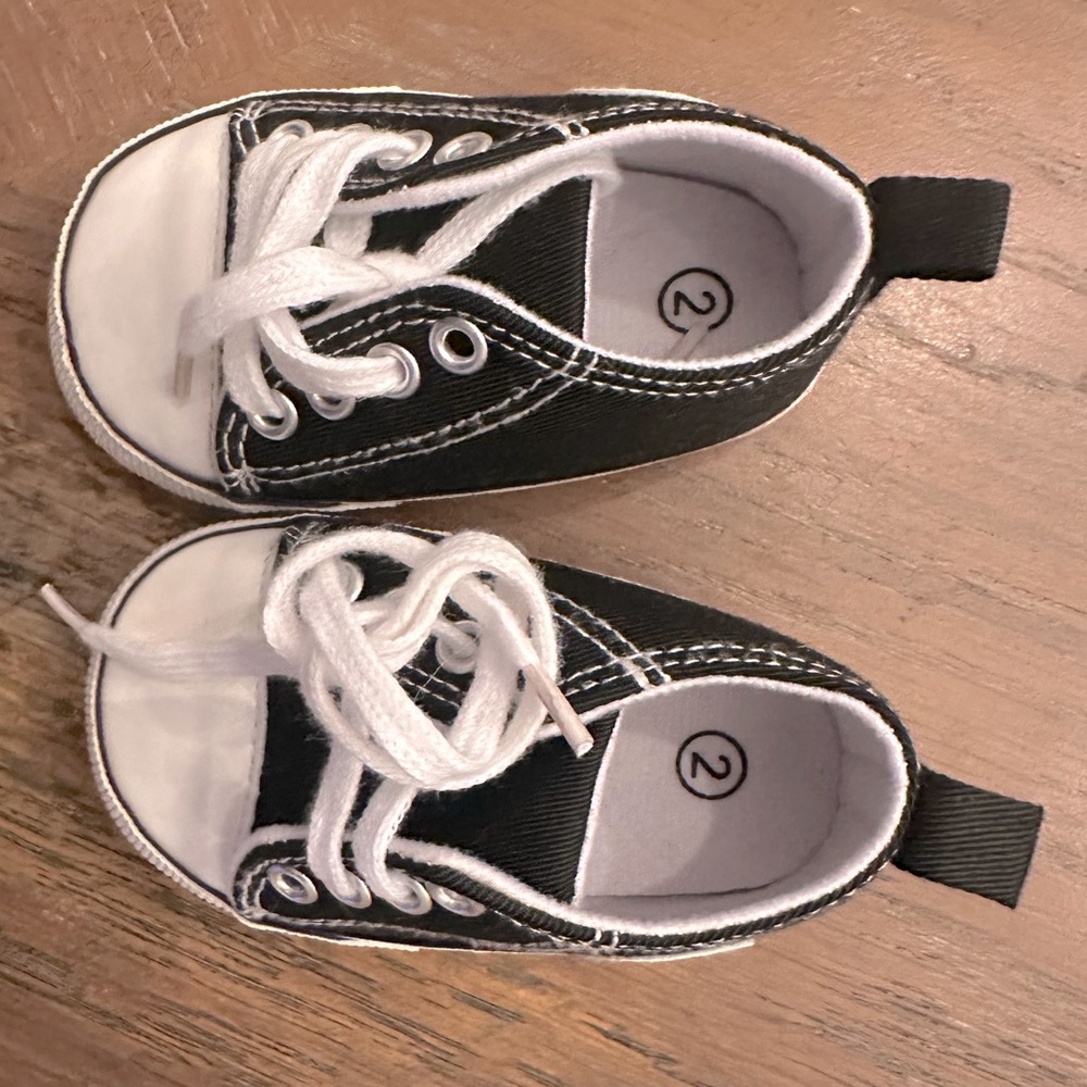 Kids Size 2, Black & White Canvas Kids Sneakers,NWOT, Never Worn, Converse Style